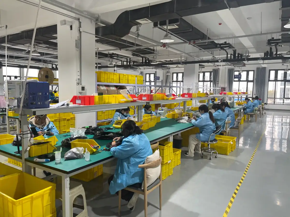 Din Ce Sunt Făcute Plăcile cu Circuite Imprimate? Materiale PCB Explicate Complet